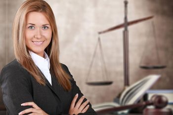 وکیل خانم در کرج